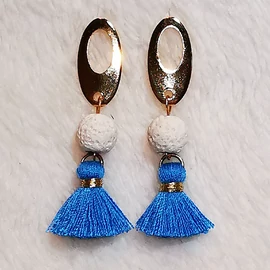 tina-feher-kek-minibojtos-fulbevalo